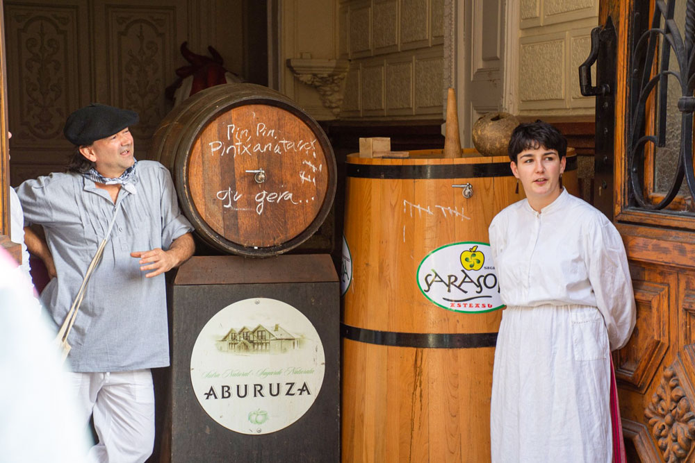 sagartu bisita antzeztua