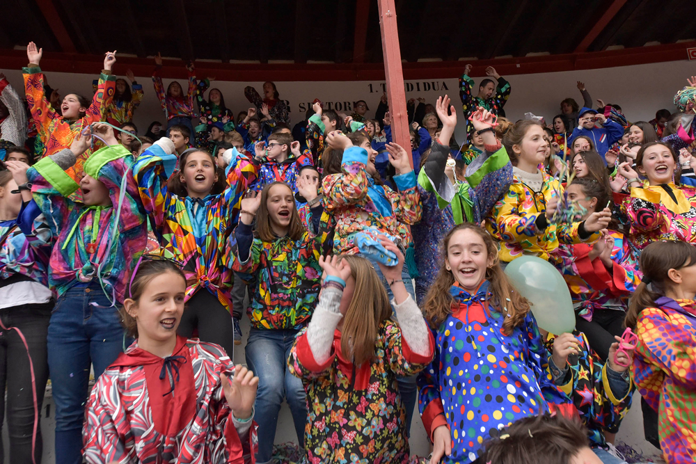 ostegun gizen tolosako inauteriak